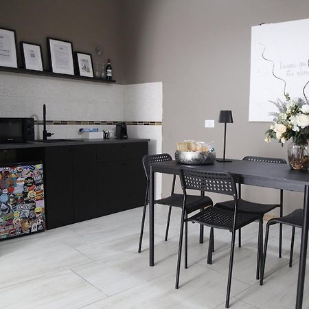 Grey Apartment Caiazzo Buitenkant foto