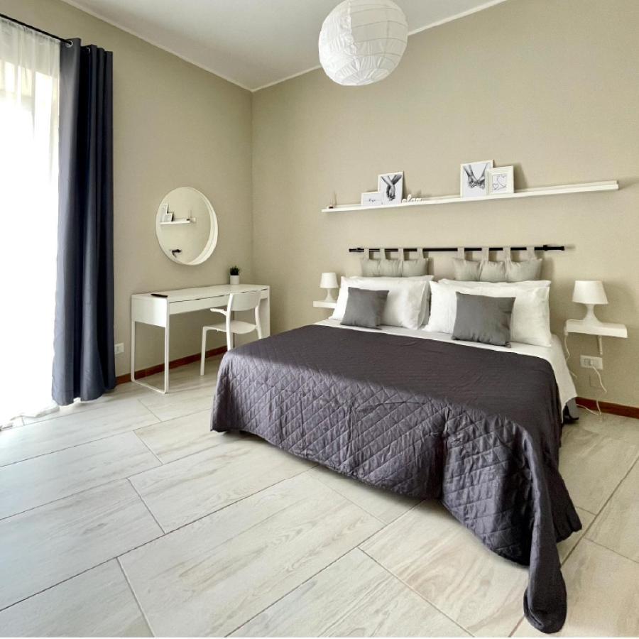 Grey Apartment Caiazzo Buitenkant foto