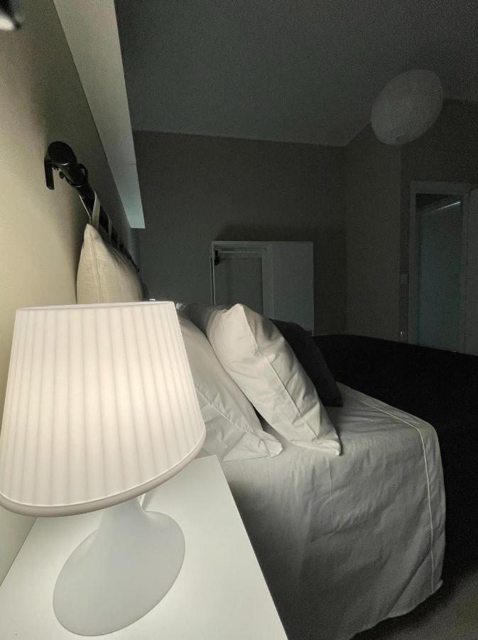 Grey Apartment Caiazzo Buitenkant foto