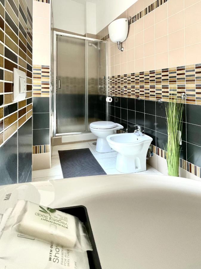 Grey Apartment Caiazzo Buitenkant foto