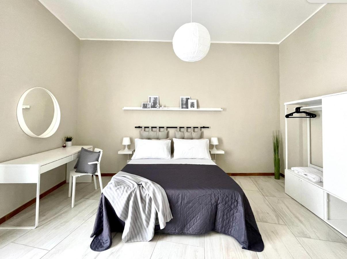 Grey Apartment Caiazzo Buitenkant foto