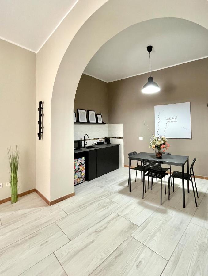 Grey Apartment Caiazzo Buitenkant foto
